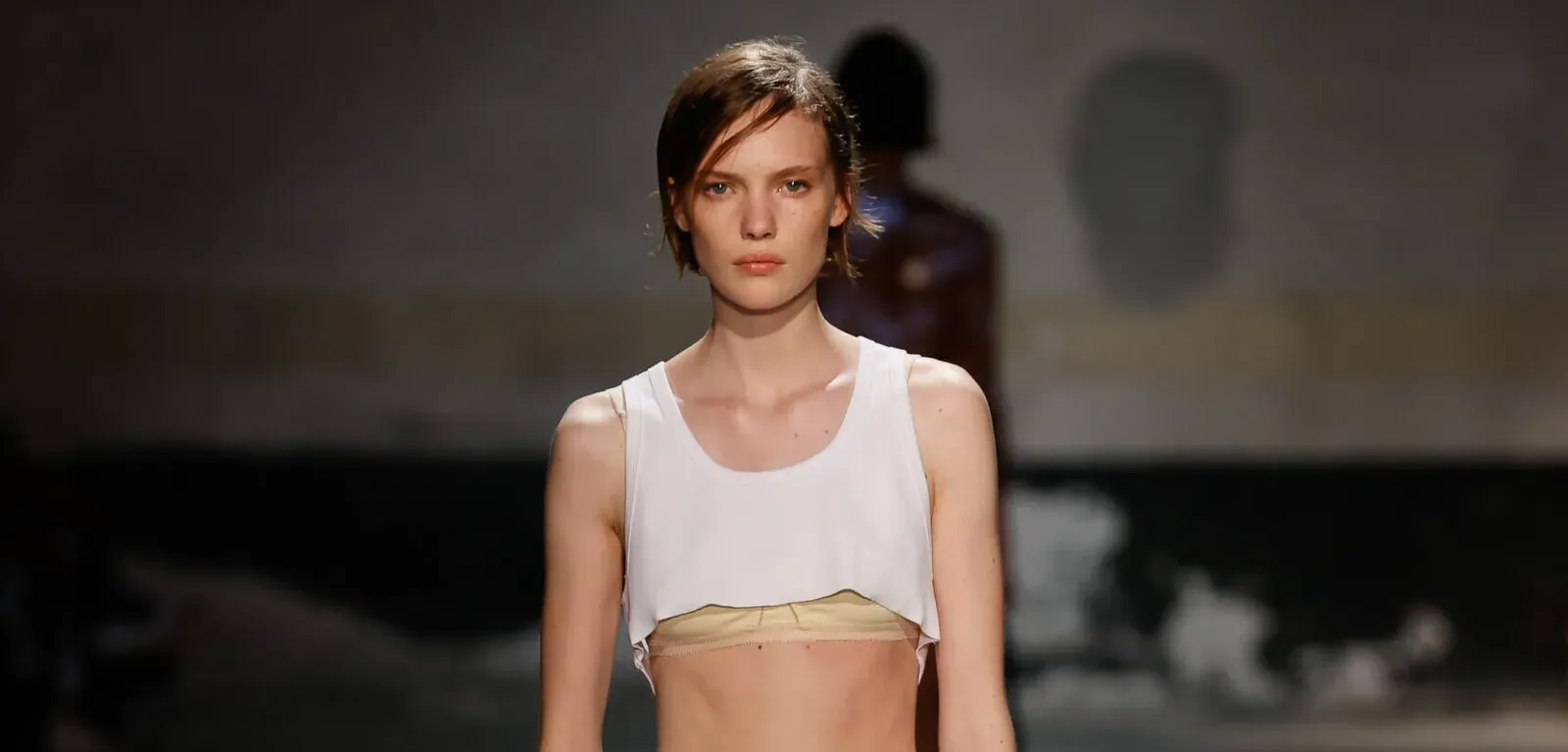 Veiled Contrasts: Unraveling Naples’ Dichotomy in No. 21’s Spring-Summer 2024 Collection