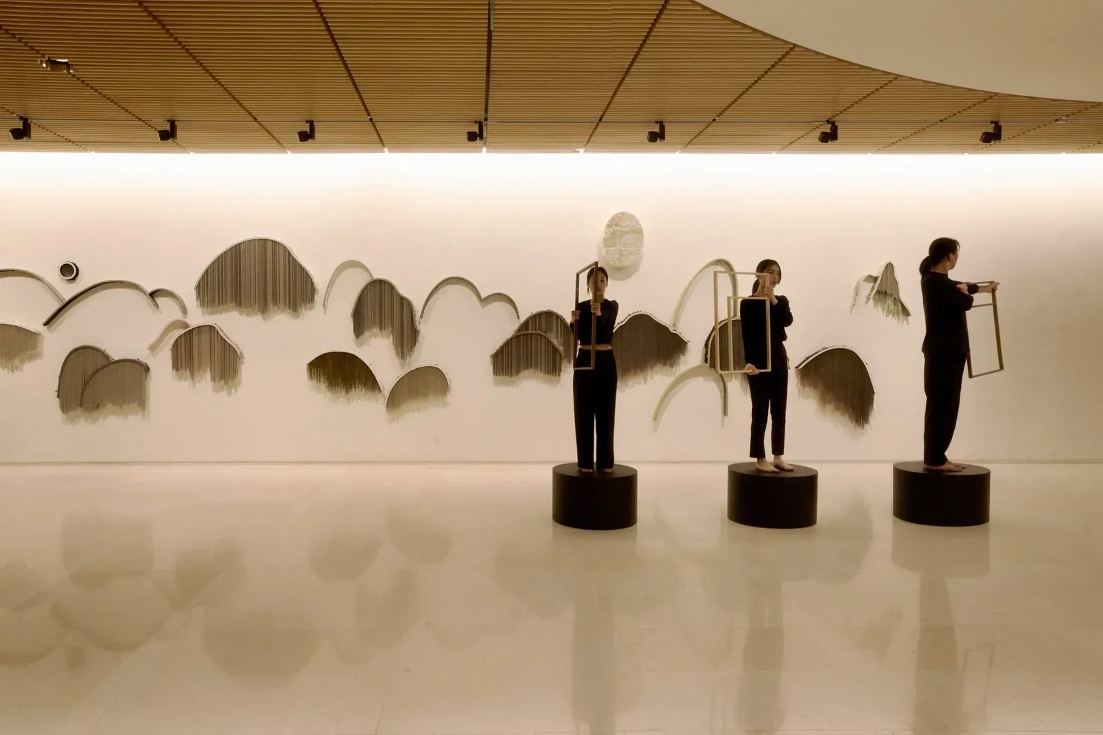 BOTTEGA VENETA Celebrates Suki Seokyeong Kang’s “Willow Drum Oriole” Solo Exhibition and Performance at Leeum Museum of Art