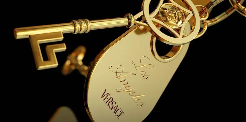 Livestream Versace Fall Winter 2023 from Los Angeles