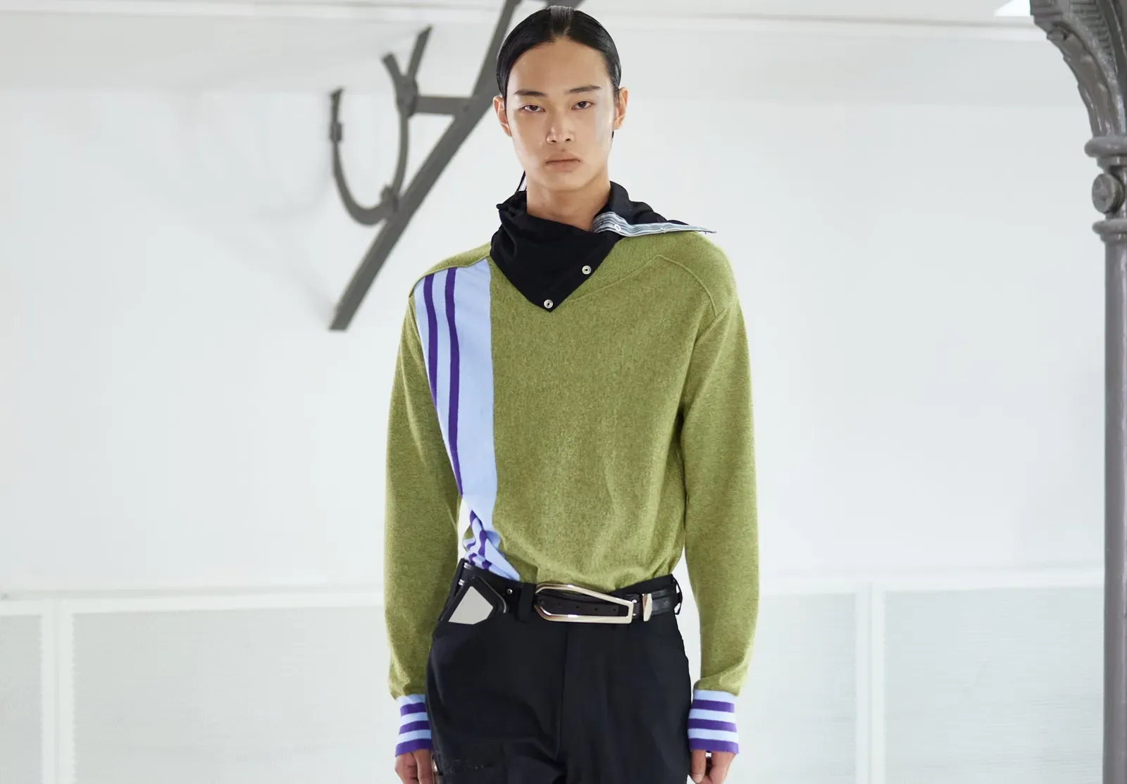 Review: Kiko Kostadinov Demonstrates Versatility, Tailoring Mastery with Clinical SS25 Collection
