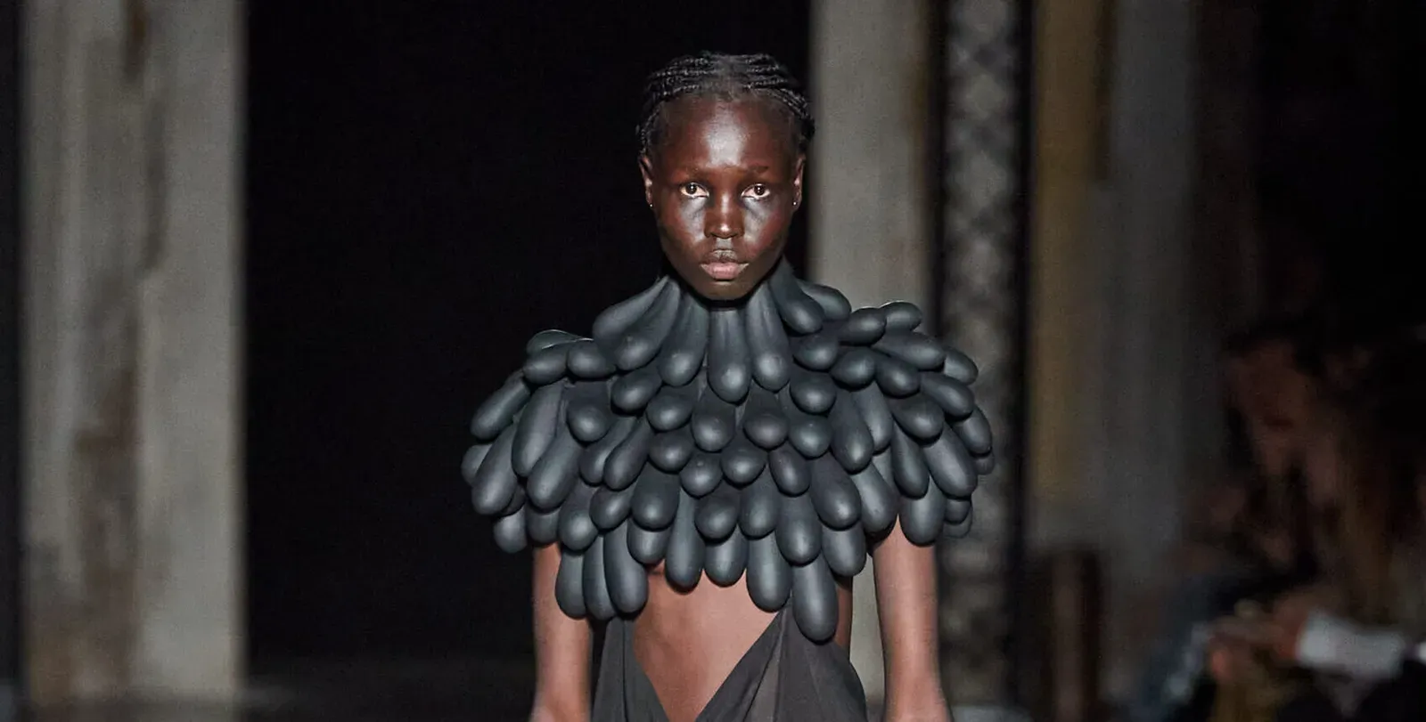 Unlightened Particles”: A Dance of Elegance and Desire – Han Kjøbenhavn x Sinful at Milan Fashion Week SS24