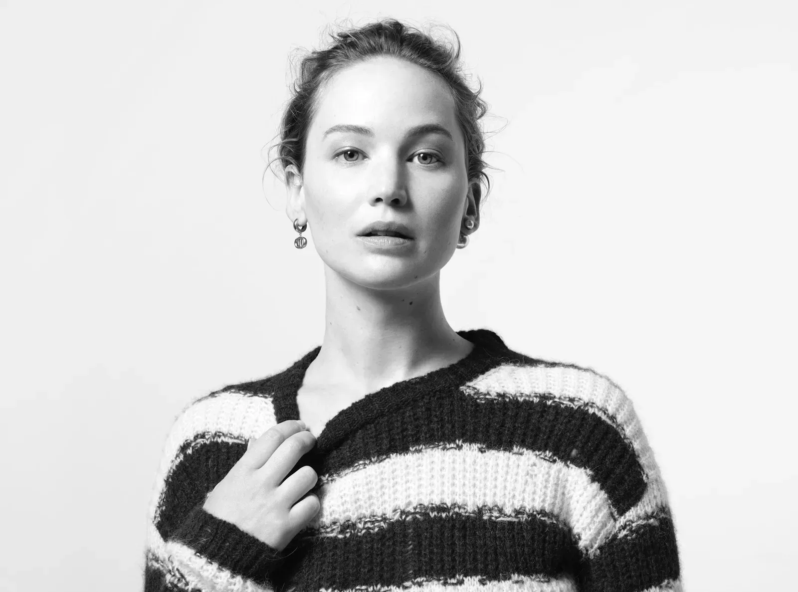 Jennifer Lawrence by Brigitte Lacombe for DIOR Lady 95.22 bag