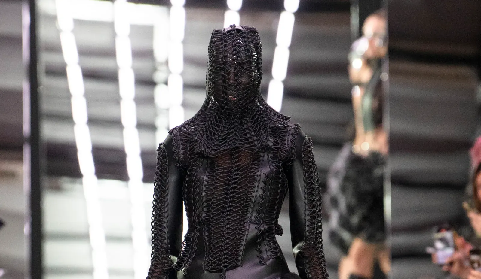 Noir Kei Ninomiya’s SS24 Collection: A Mesmerizing Journey from Darkness to Light