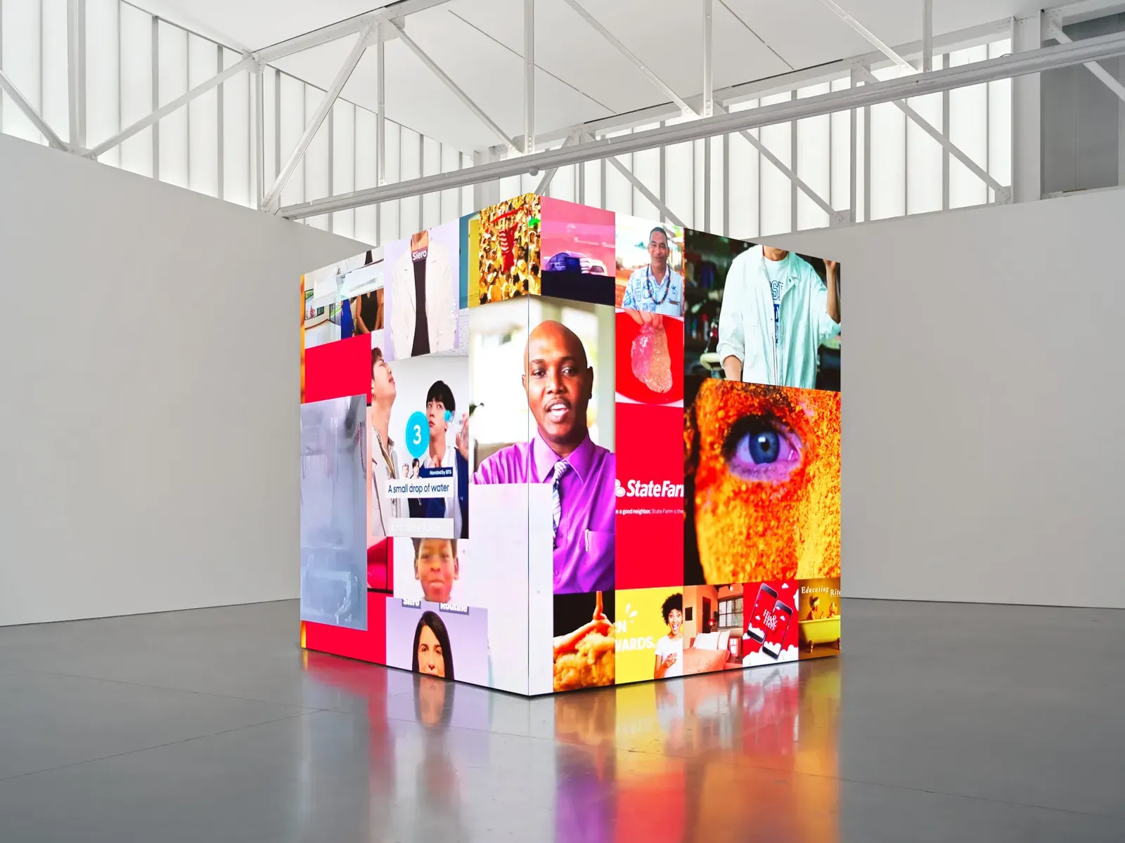 URS FISCHER Denominator, 2020–22 Database, algorithms, and LED cube 141 ¾ × 141 ¾ × 141 ¾ inches 360 × 360 × 360 cm © Urs Fischer Photo: Stefan Altenburger Courtesy Gagosian