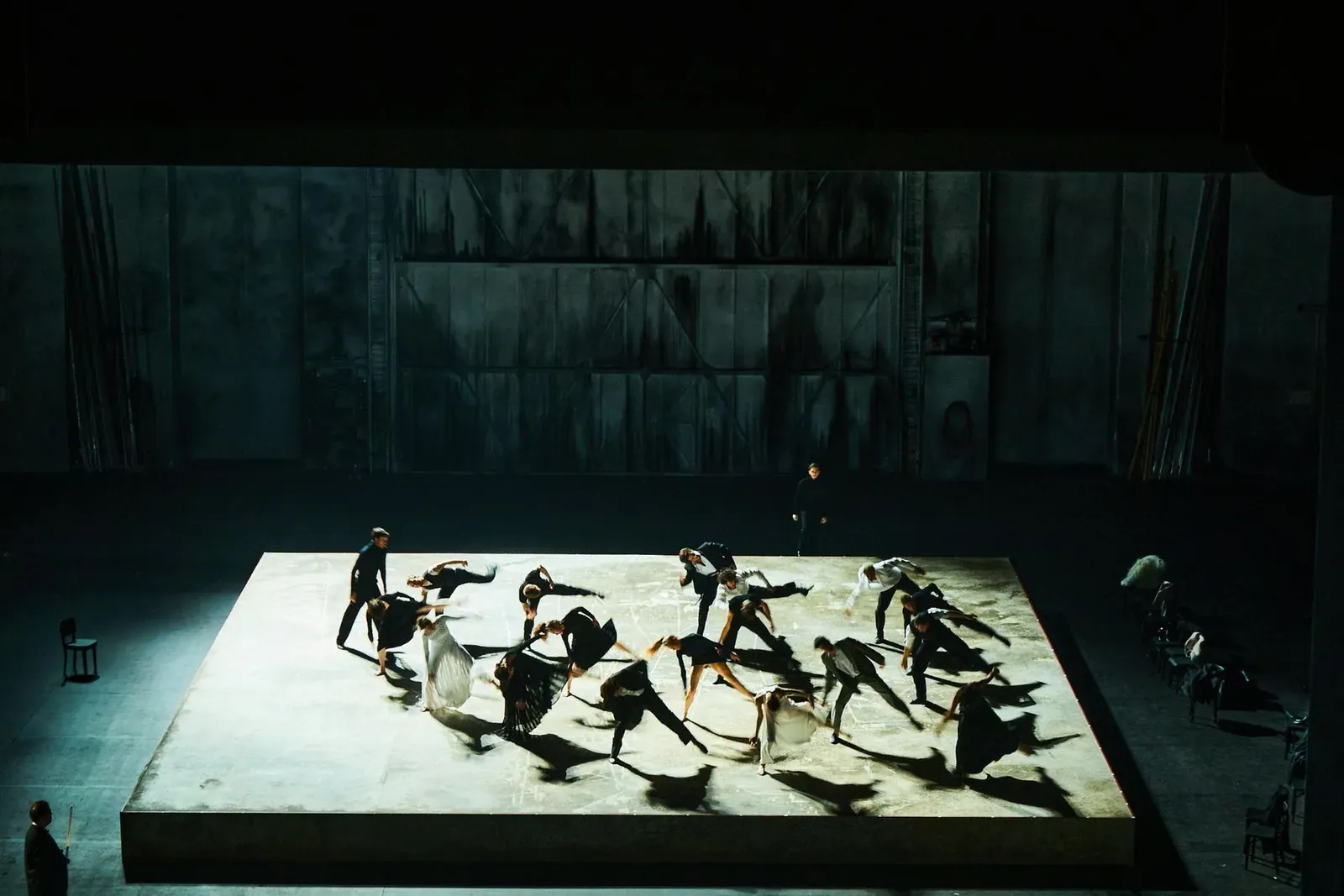 Artistic Director of ALAÏA, Pieter Mulier designed the costumes for the first ballet of Bobbi Jene Smith and Or Schraiber at the Paris Opera, Pit.