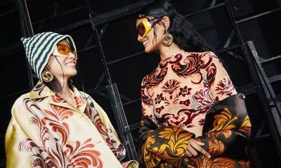 ETRO SS24: Sartorial Elegance & Whimsy in a Realm Beyond Conventions