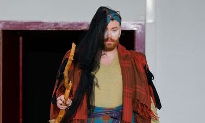 Sam Smith Revolutionizes the Runway – A Dazzling Fusion of Music and Fashion at Vivienne Westwood AW24