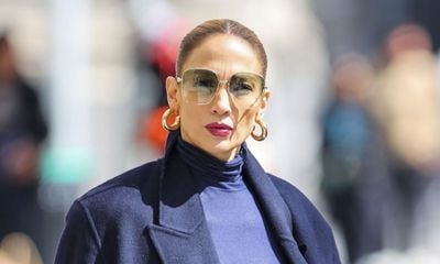 Jennifer Lopez Shines In Signature Sunshine Style With Gucci Sunglasses in NYC