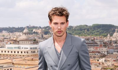 From Biker to Dapper: Austin Butler Has A Gucci Moment at “The Bikeriders” Photocall