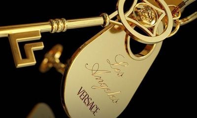 Livestream Versace Fall Winter 2023 from Los Angeles