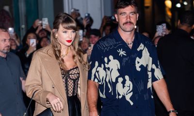 Taylor Swift Epitomizes Modern Elegance with Striking Ensemble in New York City