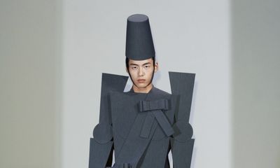 Xander Zhou Spring-Summer 2025 High-Tech Couture Bridges Centuries of Performance
