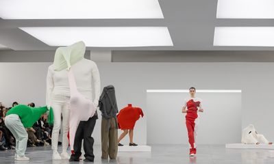 Issey Miyake FW25 “[N]either [N]or” Challenges Binaries with Utilitarian Designs