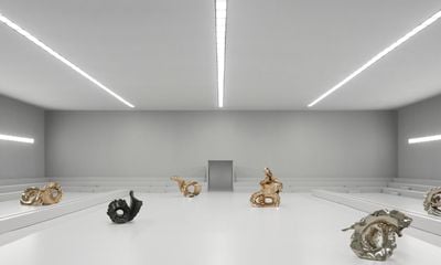 LOEWE’s SS24 Collection: Fashion and Artistic Brilliance with Lynda Benglis