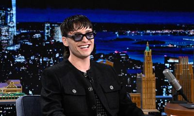 Peso Pluma Stuns in Versace on The Tonight Show with Jimmy Fallon: The Captivating Fusion of Corridos Tumbados and High Fashion