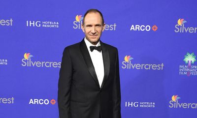 Jennifer Lopez Honored by ‘Maid in Manhattan’ Co-Star Ralph Fiennes at Palm Springs Festival
