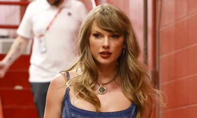 Taylor Swift Dazzles in Versace as Chiefs Win 27-20