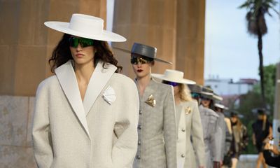 Inside Louis Vuitton’s 2025 Cruise Collection: Gaudí’s Barcelona Inspires Futuristic Fashion with Sophie Turner and Ana de Armas