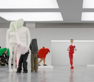 Issey Miyake FW25 “[N]either [N]or” Challenges Binaries with Utilitarian Designs