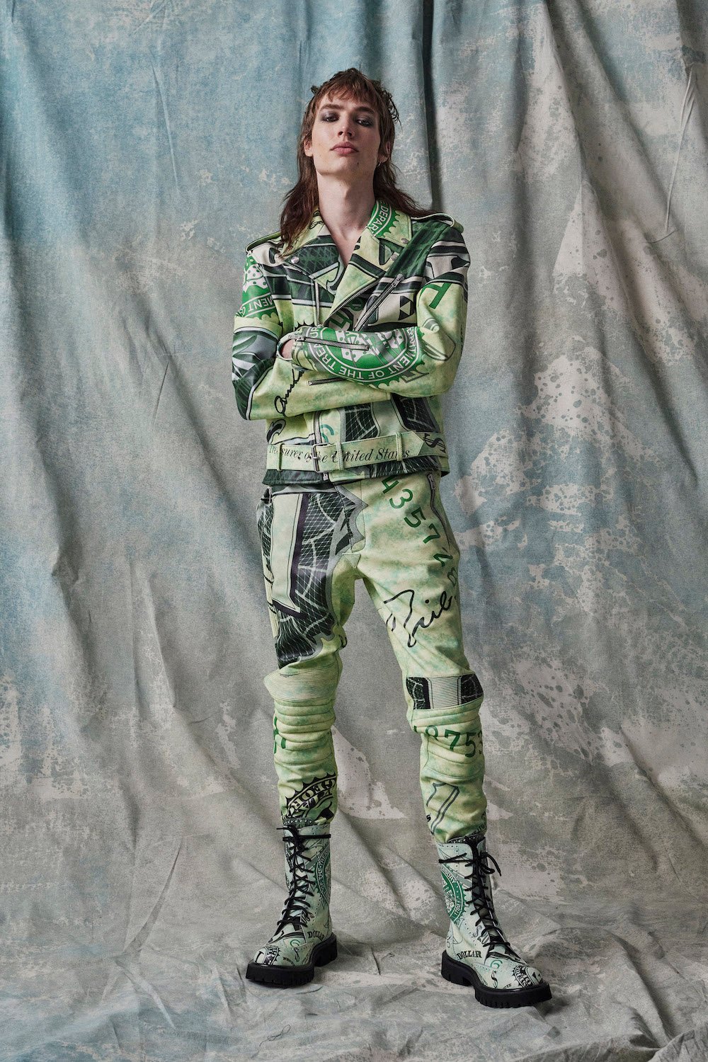 13-MOSCHINO-PRE-FALL-2023-MENSWEAR-photo-by-Marcus-Mam-courtesy-of-Moschino.jpg