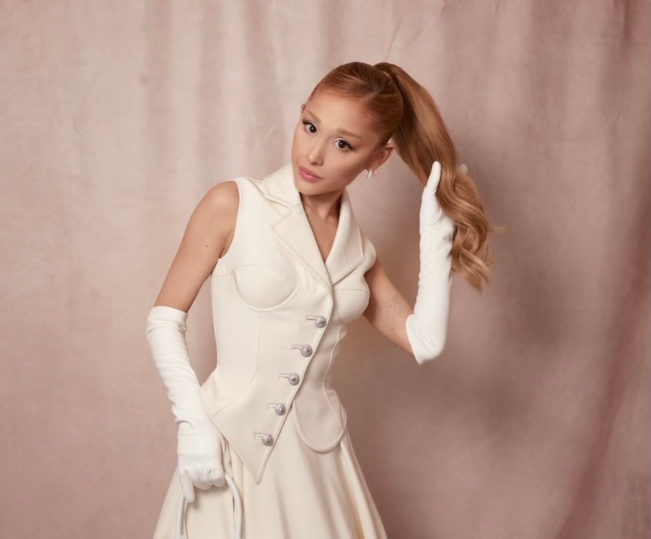 Ariana Grande Channels Glinda in Custom Atelier Versace at ‘Wicked’ Screening