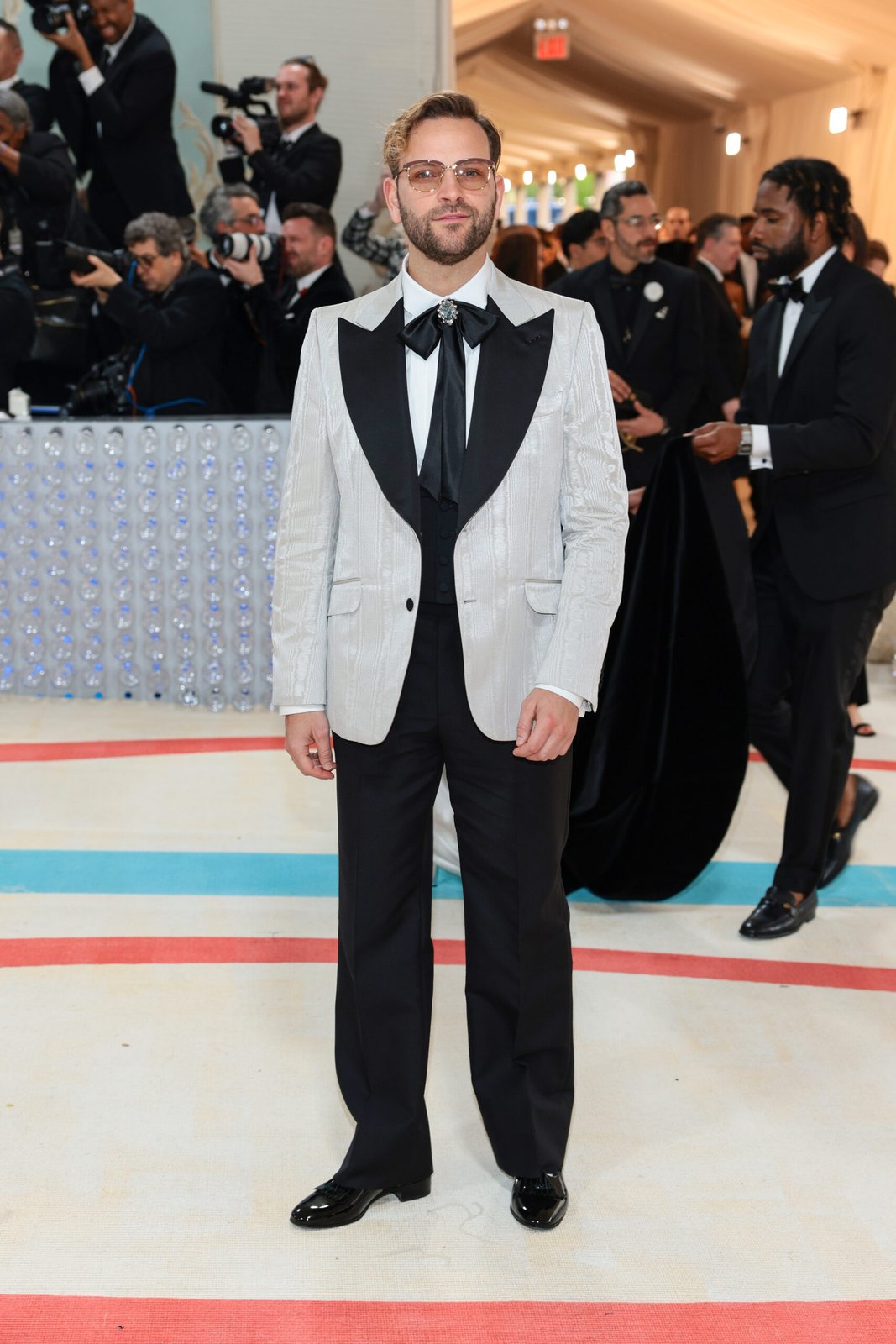 Alessandro Borghi wore a custom Gucci single-breasted tuxedo jacket, black waistcoat, black trousers and white shirt