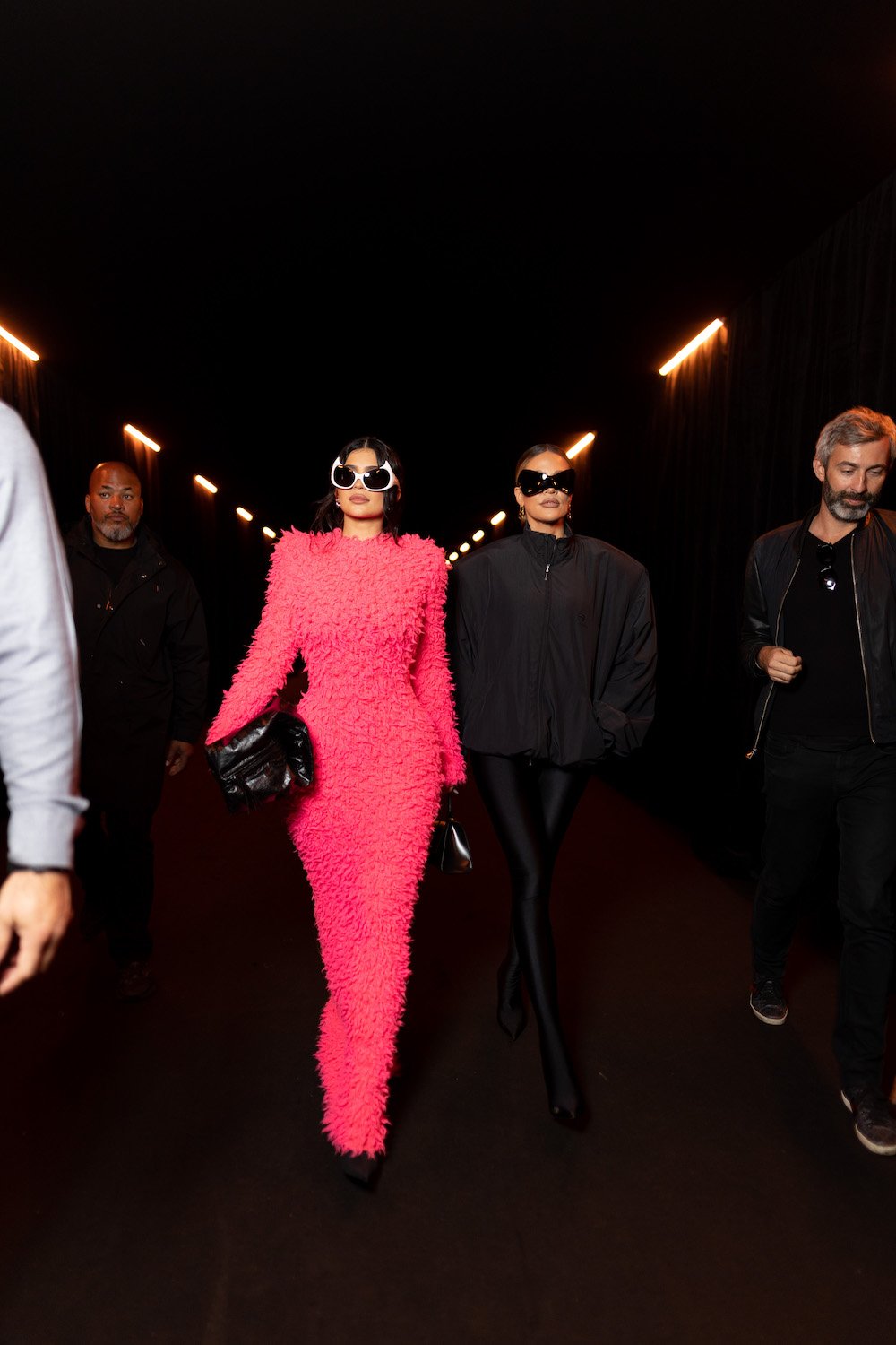 Kylie Jenner and Khloé Kardashian arrive to Balenciaga SS23 Photo: Tiziano D.