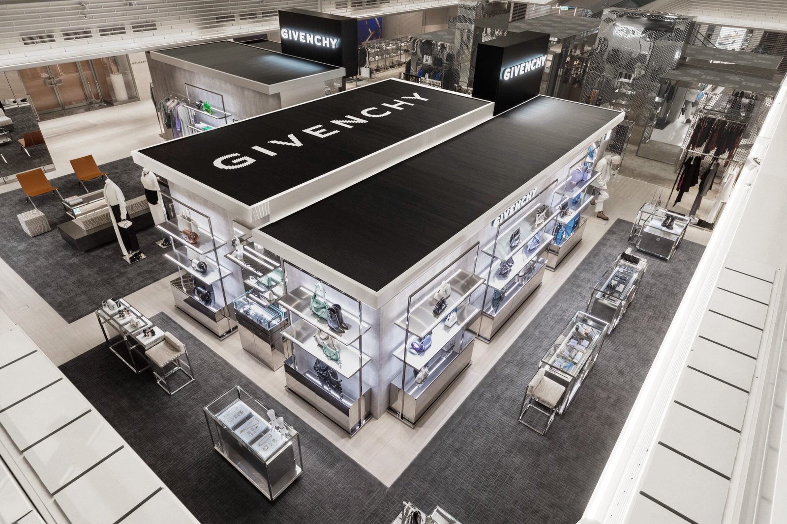 GIVENCHY CELEBRATES ITS NEW GINZA SIX STORE WITH AN OPENING PARTY