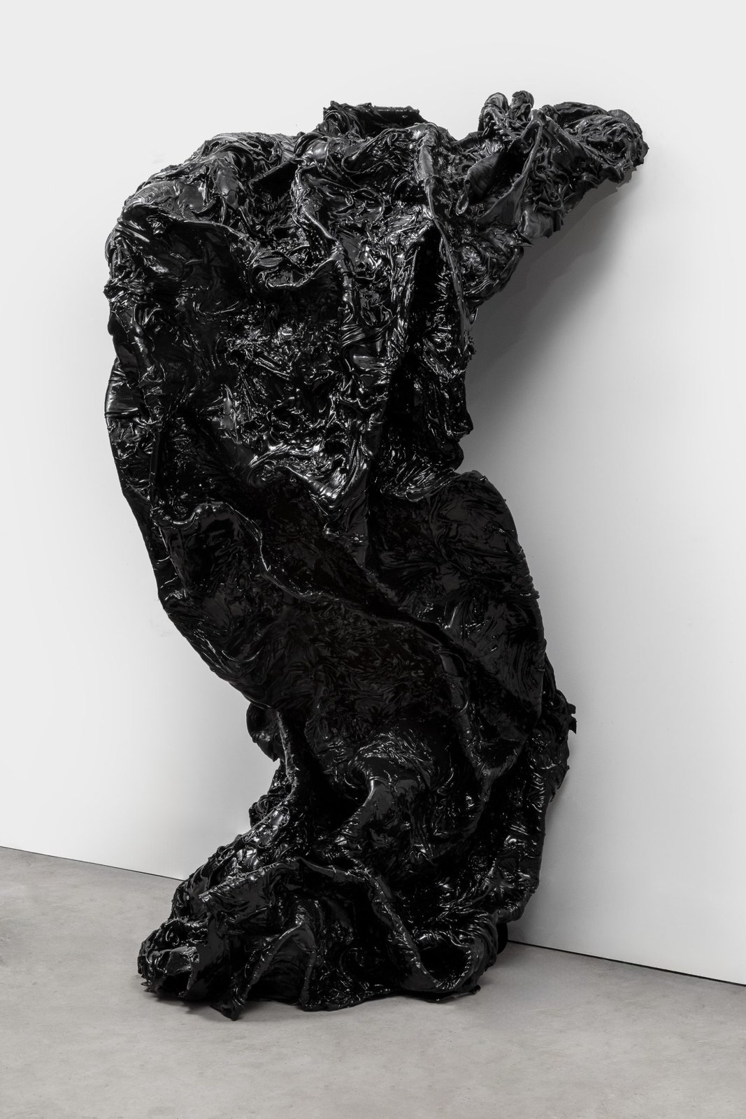 Allana Clarke Witness Me, 2024 30 Sec. hair bonding glue (Rubber latex and black carbon dye) 69 x 43 x 27 inches (175.3 x 109.2 x 68.6 cm) © Allana Clarke Photo: Tim Johnson Courtesy of the artist and Gagosian