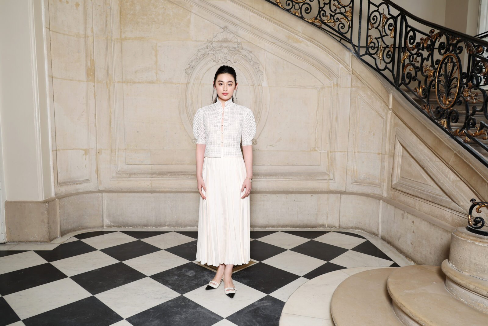 Rikako Yagi wore a Dior Haute Couture Spring-Summer 2023 cream blouse-jacket in oblique cannage adorned with motifs in matching silk cordonnet on an ecru silk shantung skirt and Dior shoes.