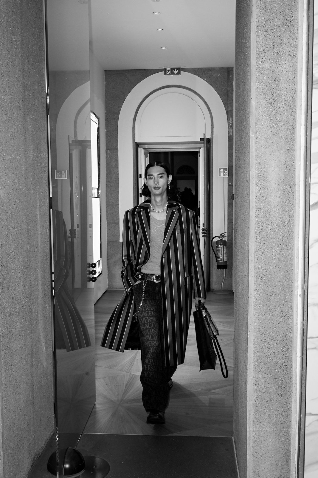 Versace-Mens-SS23-Backstage-24.jpg