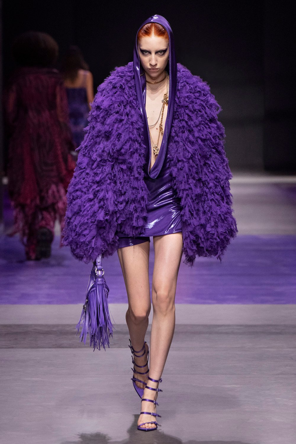 Versace-SS23-Womens-Fashion-Show-Front-Look-33.jpg