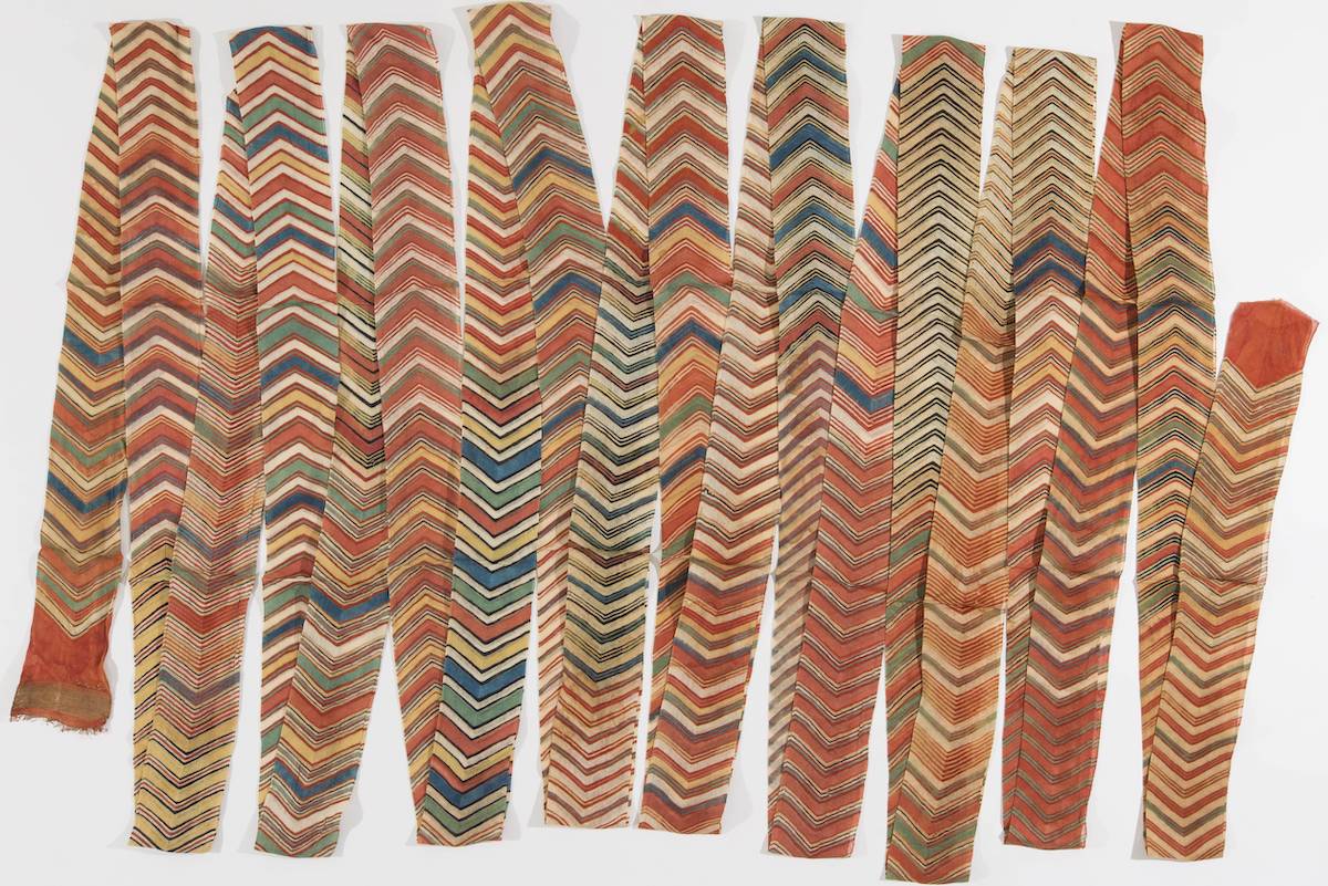 Rajasthan Shekawati, Bandhani Turban Cloth, 19th century, bandhani, 55 ft. x 6 1/2 in., (16.8 m x 16.5 cm) Banoo and Jeevak Parpia Collection. Rajasthan Shekawati, Bandhani Turban Cloth, 19th century, bandhani, 55 ft. x 6 1/2 in., (16.8 m x 16.5 cm) Banoo and Jeevak Parpia Collection.