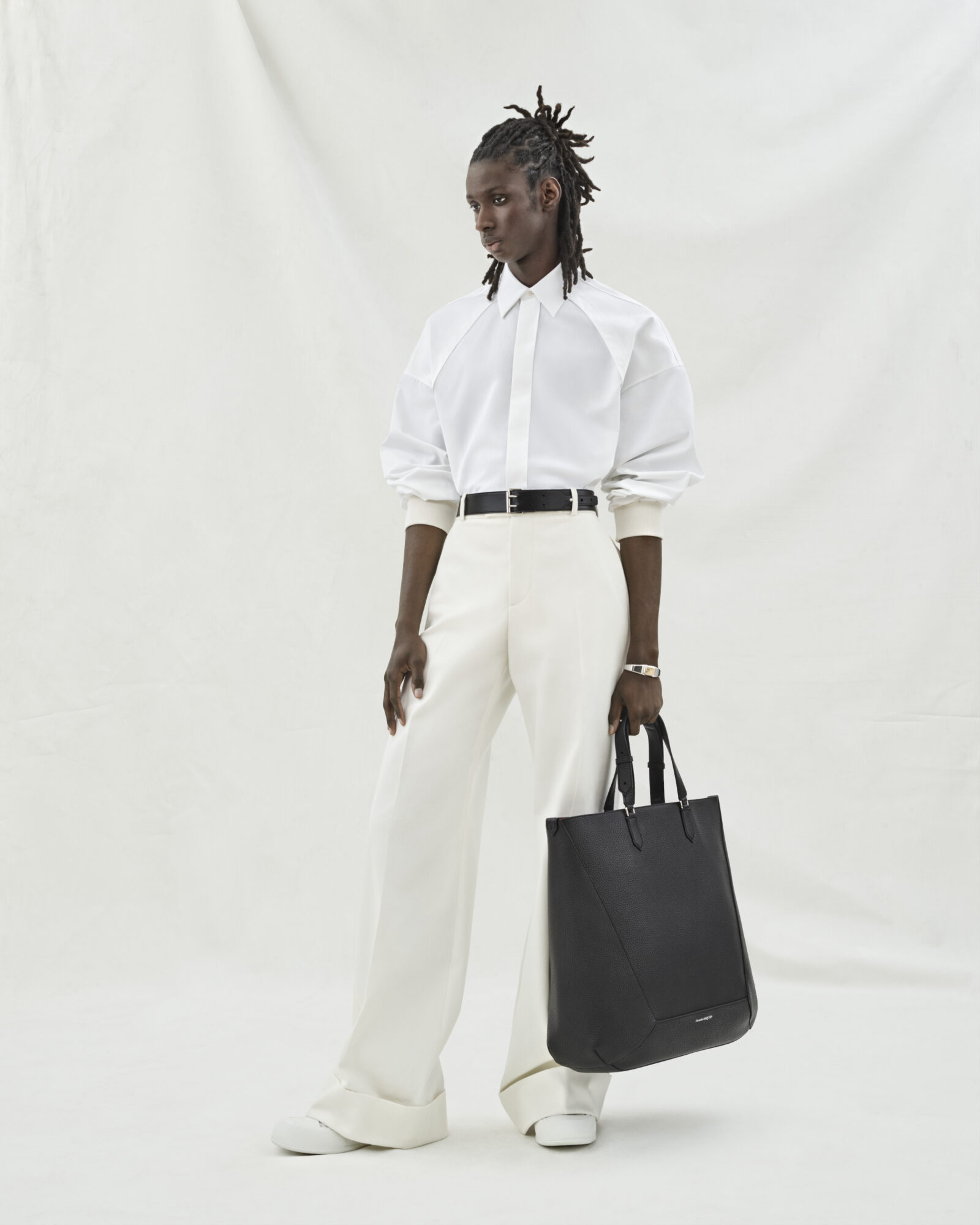 Look 06: White cotton poplin shirt with dropped harness shoulders, paired with wide-legged trousers Look 06: White cotton poplin shirt with dropped harness shoulders, paired with wide-legged trousers