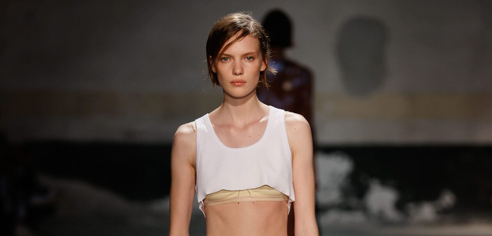 Veiled Contrasts: Unraveling Naples’ Dichotomy in No. 21’s Spring-Summer 2024 Collection