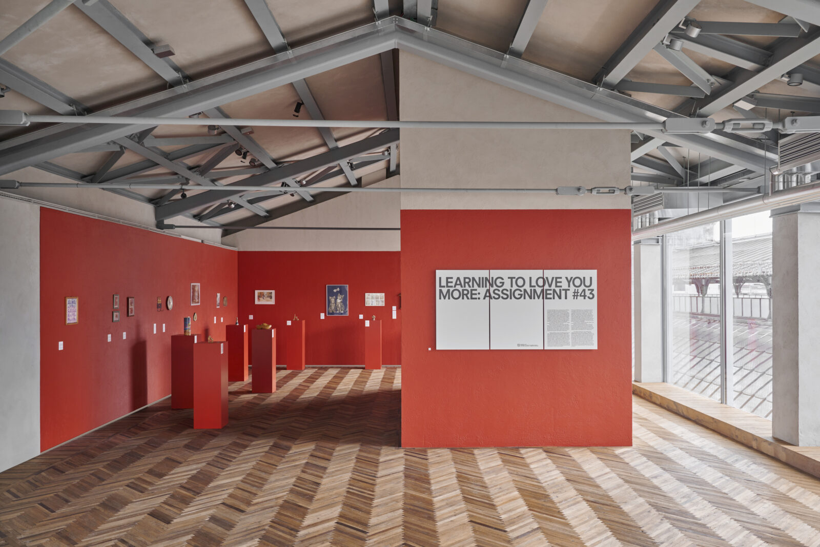 "Miranda July: New Society," Osservatorio Fondazione Prada, Milano