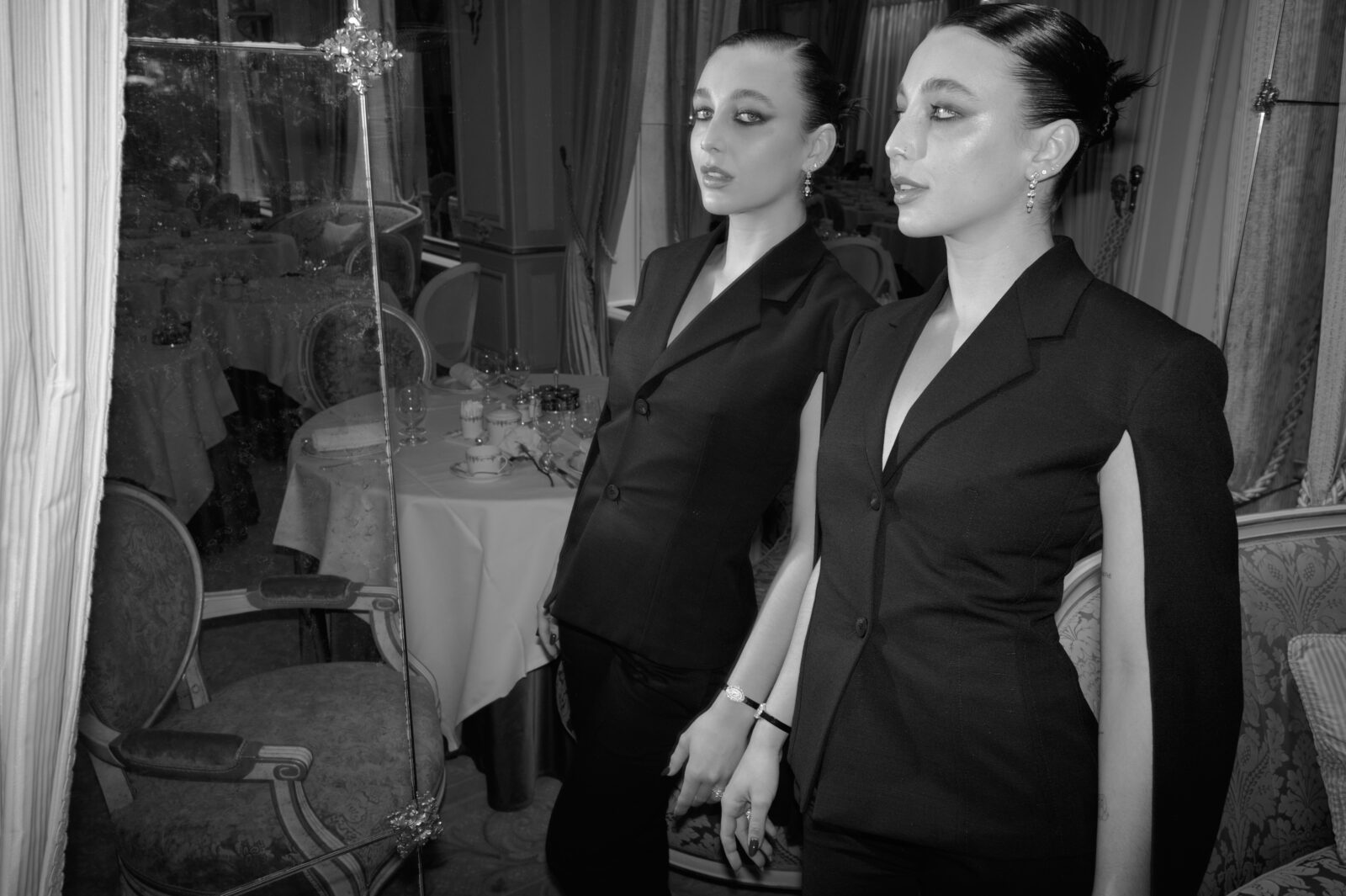 Emma Chamberlain attends the Cartier Paris Trinity Celebration wearing exquisite pieces from Cartier. (Image courtesy of Greg Williams)