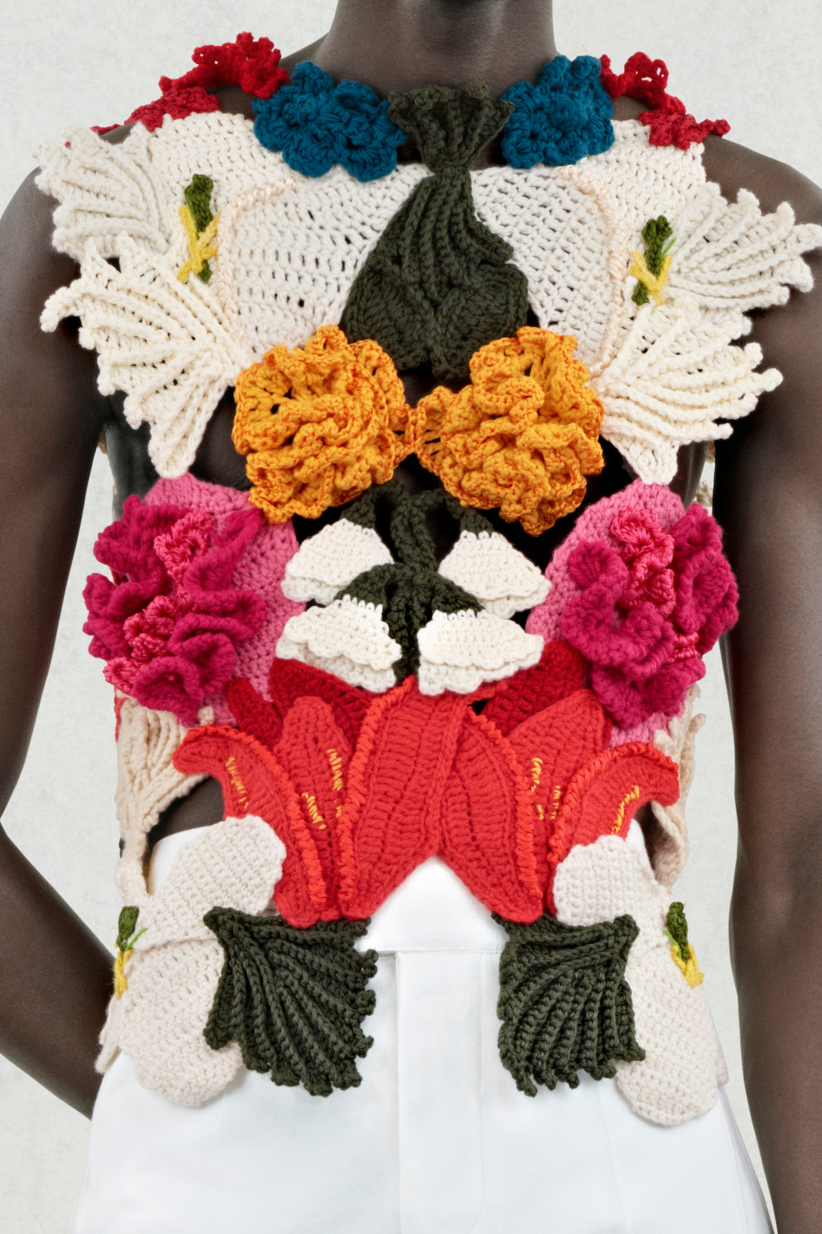 Alexander McQueen Spring/Summer 2024 Menswear Collection, Look 20 Detail Alexander McQueen Spring/Summer 2024 Menswear Collection, Look 20 Detail