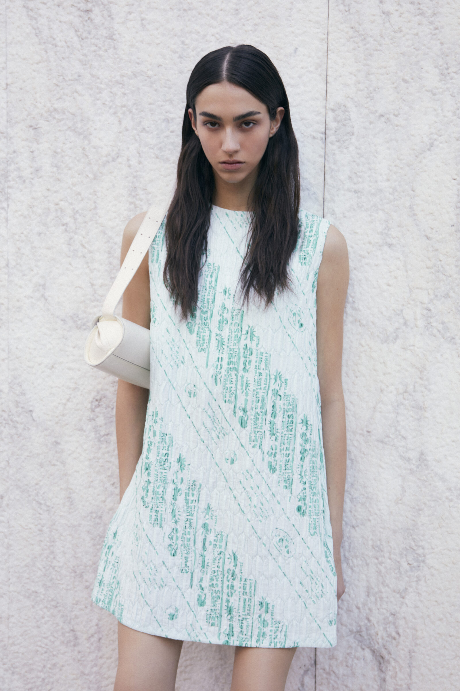 Full look by JIL SANDER, rings by ANEIS, bag by JIL SANDER