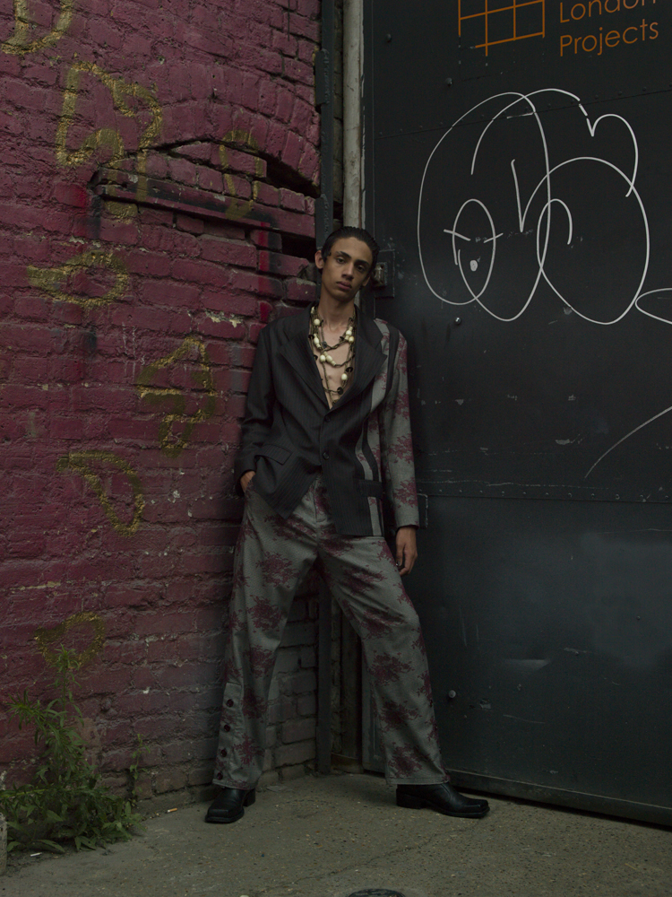 Suit by 3.PARADIS, necklace by SLIM BARRETT, boots by ROCKER