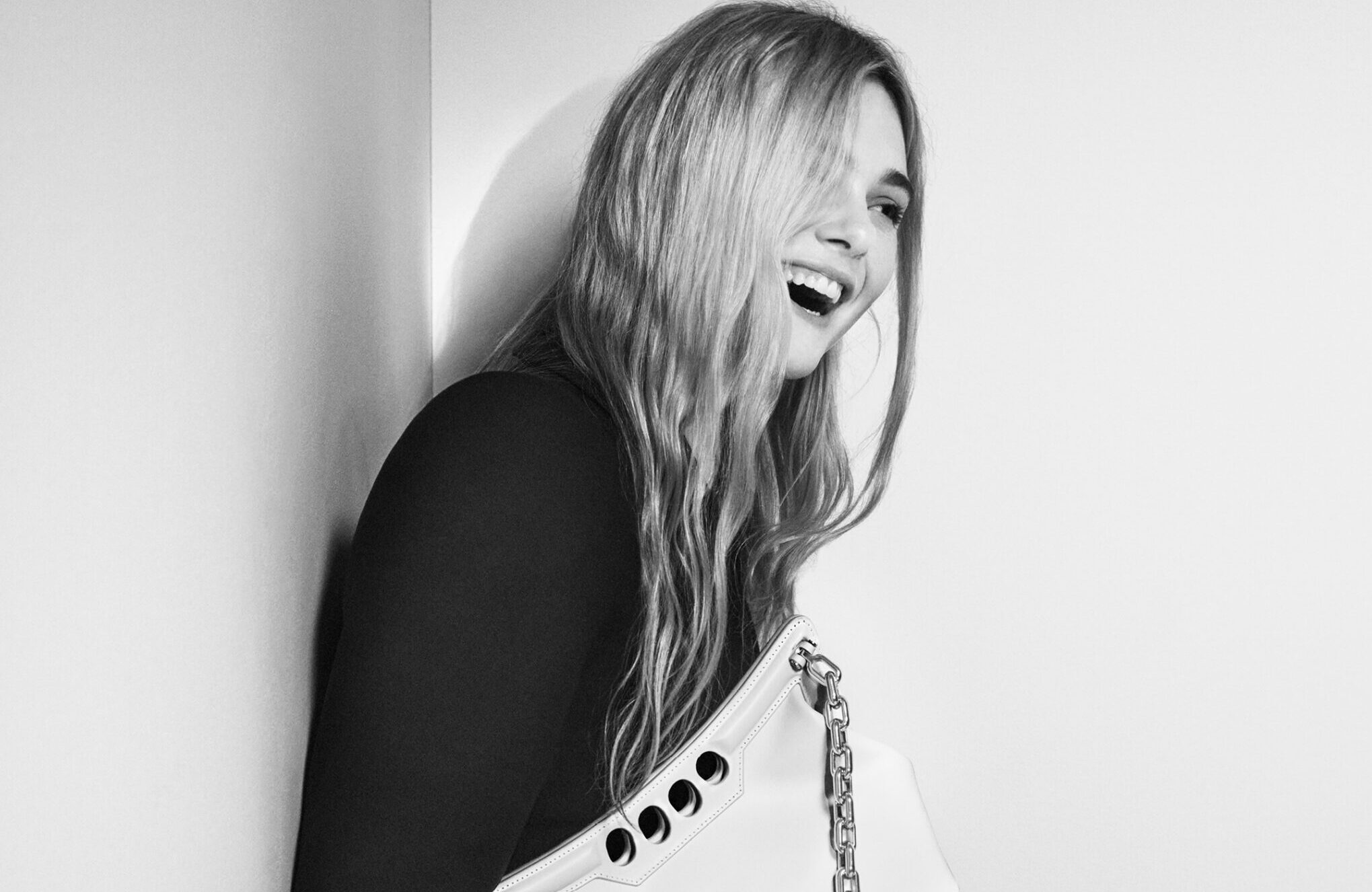 Elle Fanning Spotlights Elegance in Alexander McQueen’s Exclusive Peak Bag Collection Unveiling