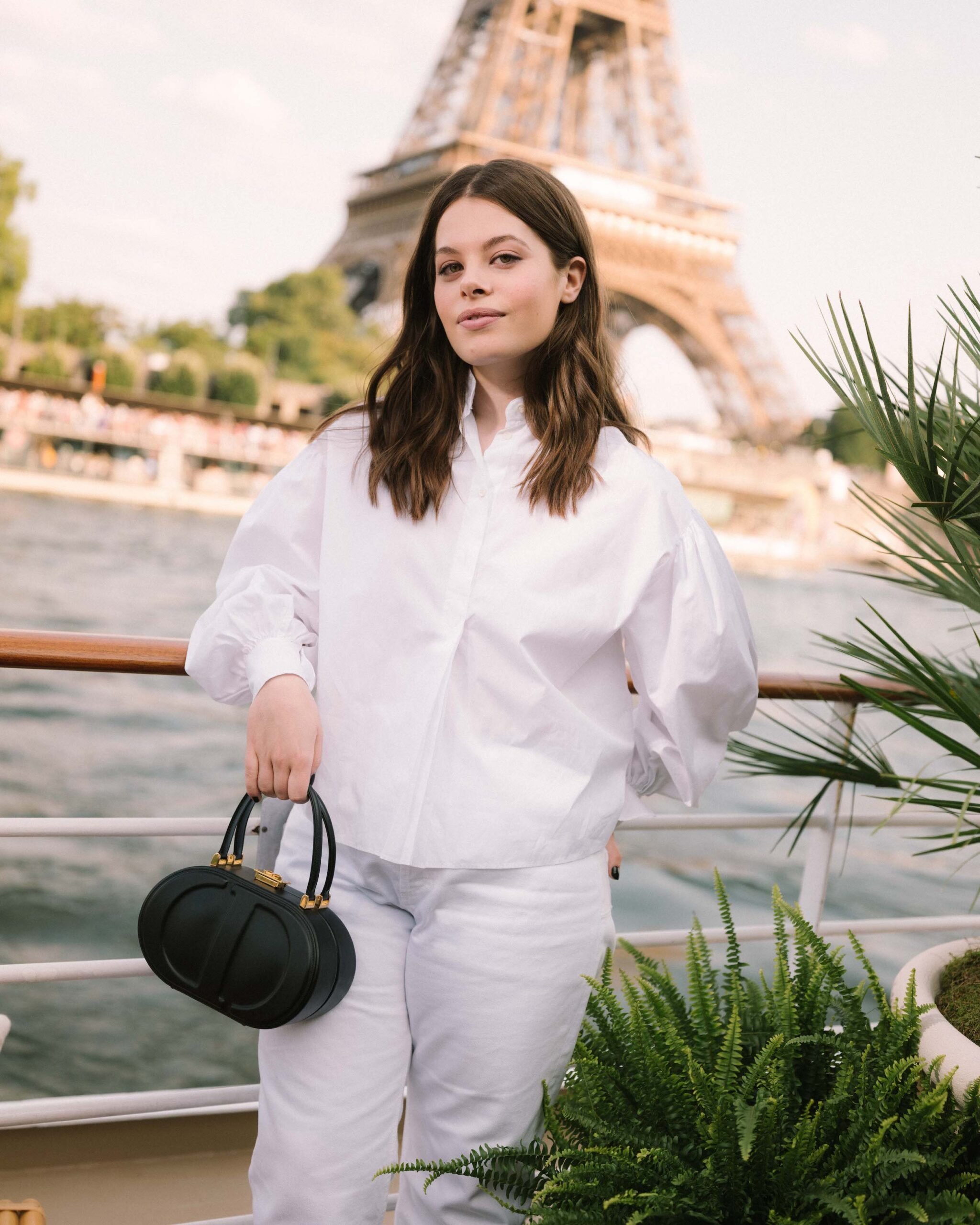 Anna Biolay in Dior Anna Biolay exuded chic simplicity in a white cotton shirt and pants from Dior. She carried a stylish Dior bag.