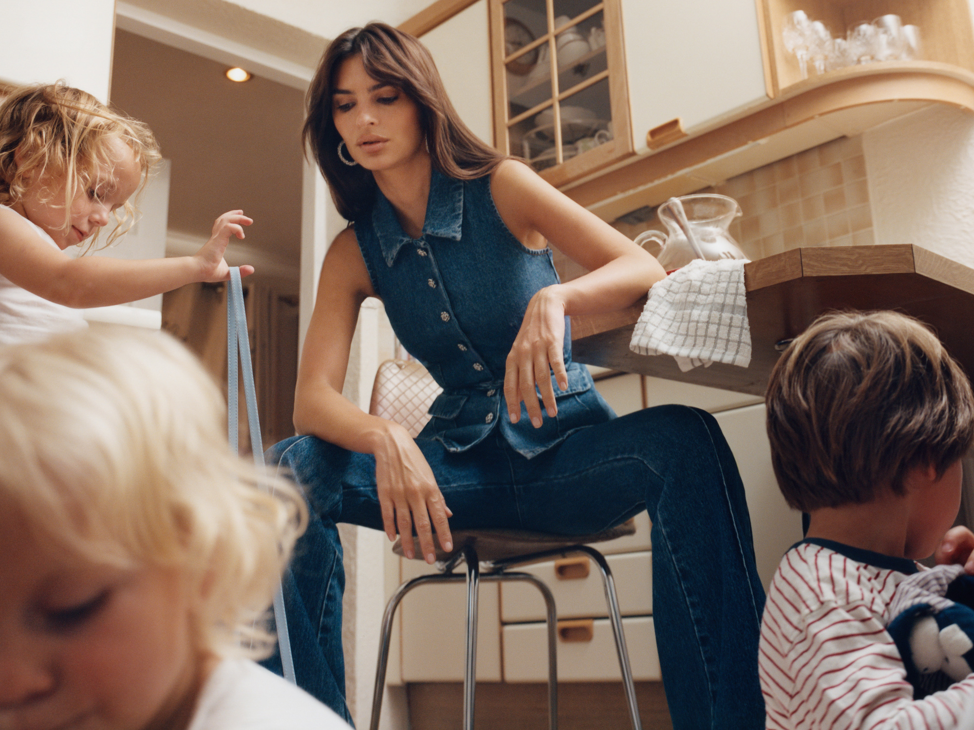Emily Ratajkowski: Moments of Everyday Elegance Amidst the Beautiful Chaos of Motherhood. Emily Ratajkowski: Moments of Everyday Elegance Amidst the Beautiful Chaos of Motherhood.