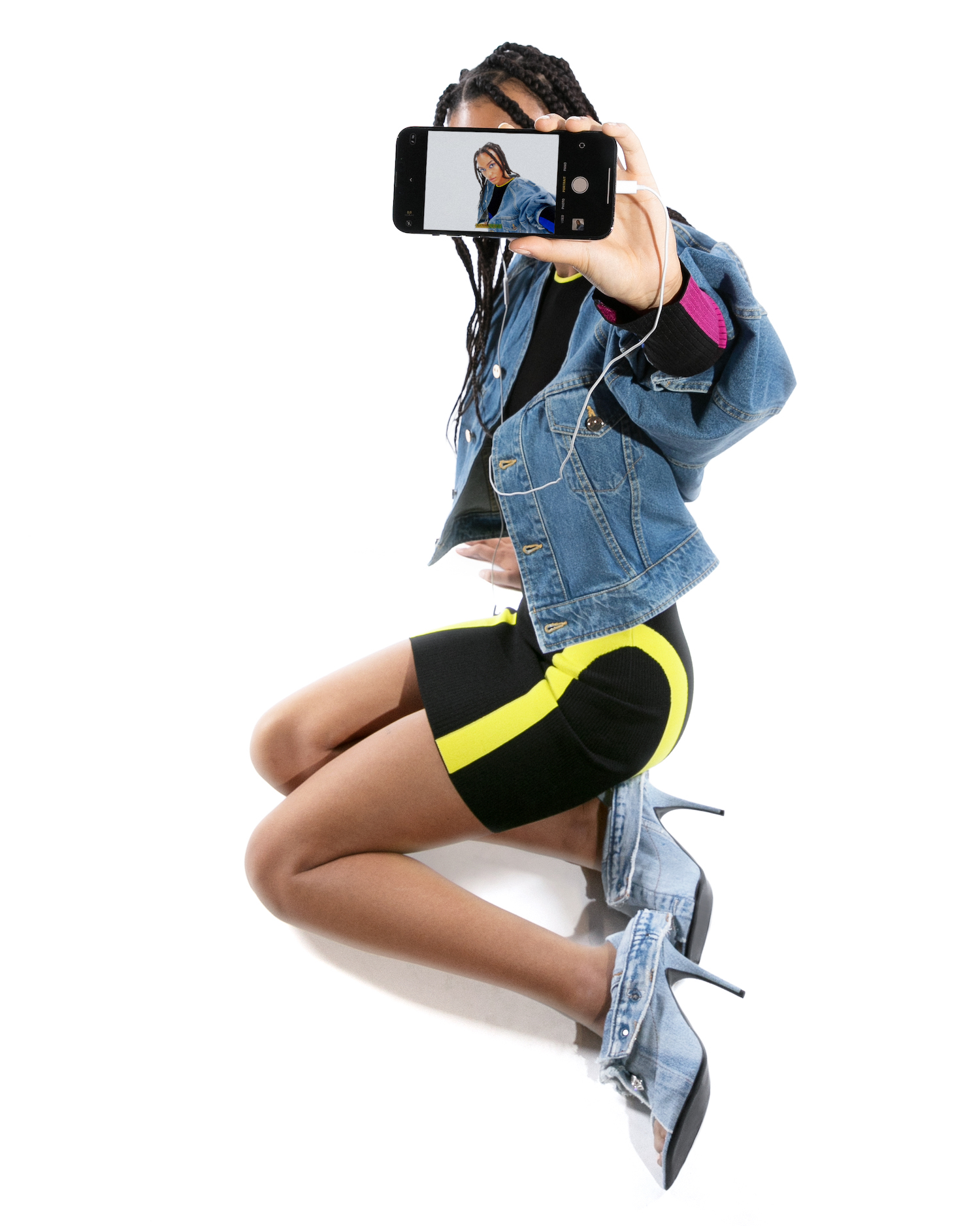 Inspired by AZ Factory's DENIM EDITION SERIES 1, a model effortlessly mixes modern streetwear elements with the classic denim jacket, capturing her own fierce pose on camera. Inspired by AZ Factory