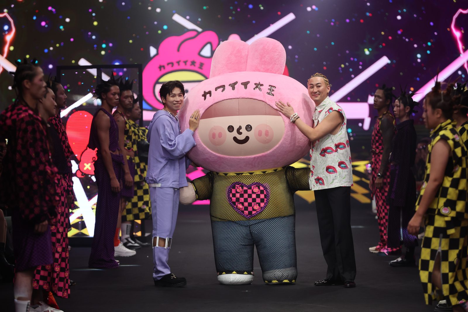 Designer and illustrator #DAMUR and @weiweiboy celebrate the close of their Spring-Summer 2025 runway show during the open of Taipei Fashion Week