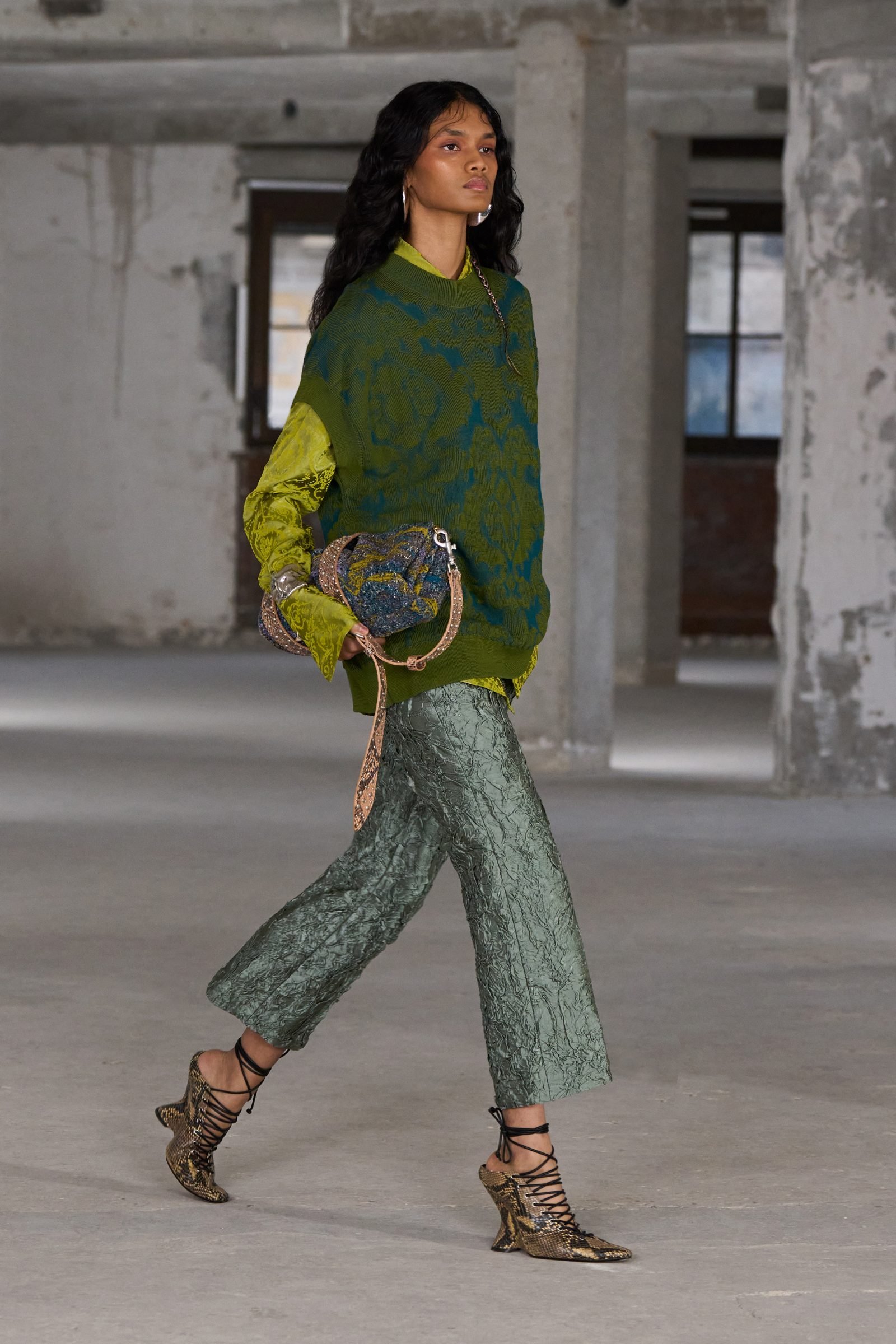Look 43, Dries Van Noten Women’s Spring-Summer 2025 (Image: GORUNWAY)