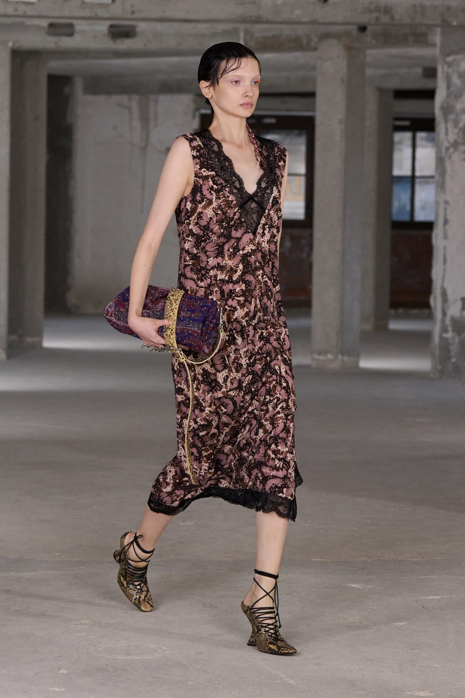 Look 53, Dries Van Noten Women’s Spring-Summer 2025 (Image: GORUNWAY)