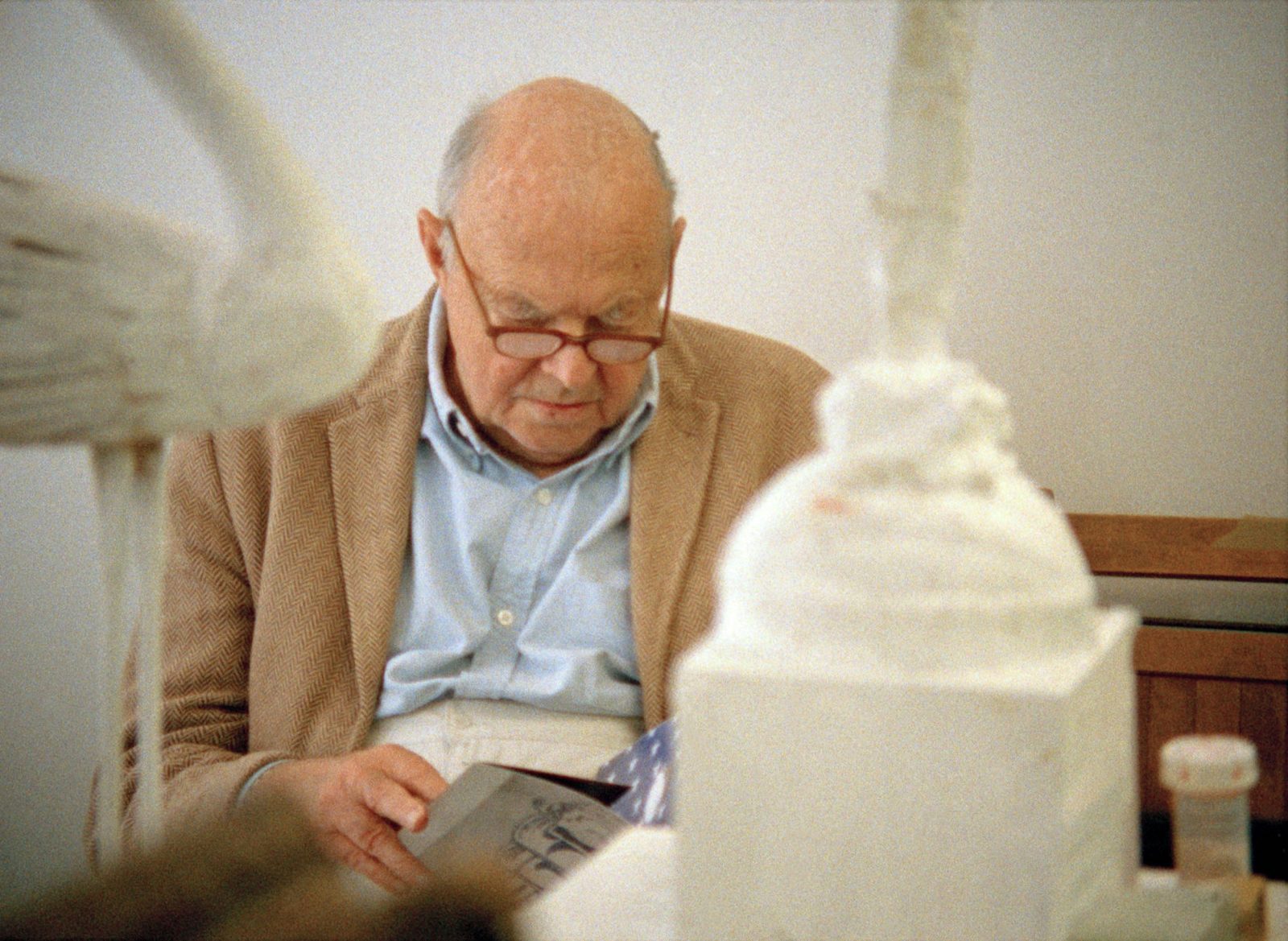 Tacita Dean, Edwin Parker, 2011. 16mm color film, optical sound, 29 minutes. Film still courtesy of the artist, Frith Street Gallery, London, and Marian Goodman Gallery, New York/Paris/Los Angeles. © Tacita Dean
