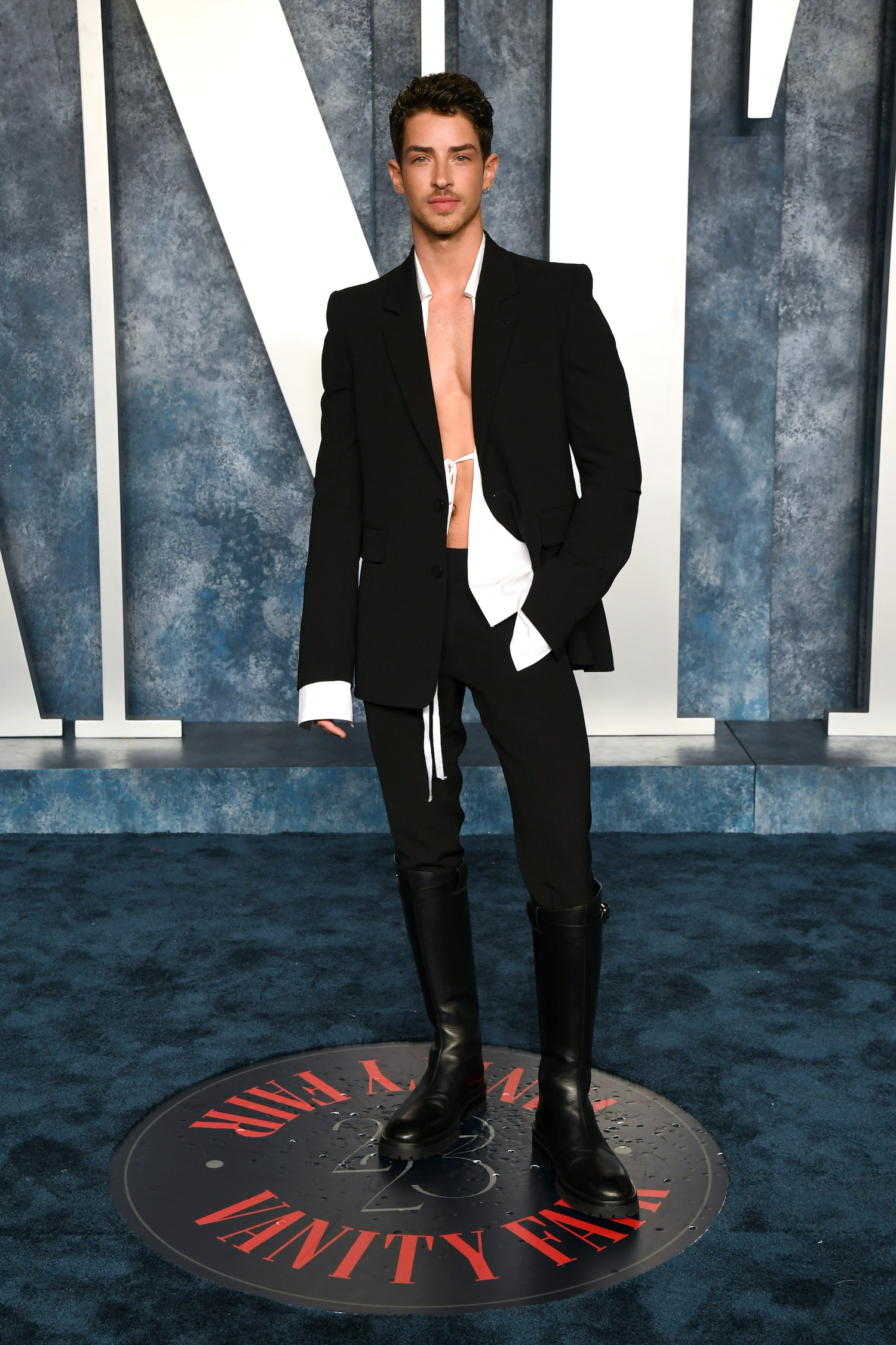 Manu Rios Fernandez wears Ludovic de Saint Sernin