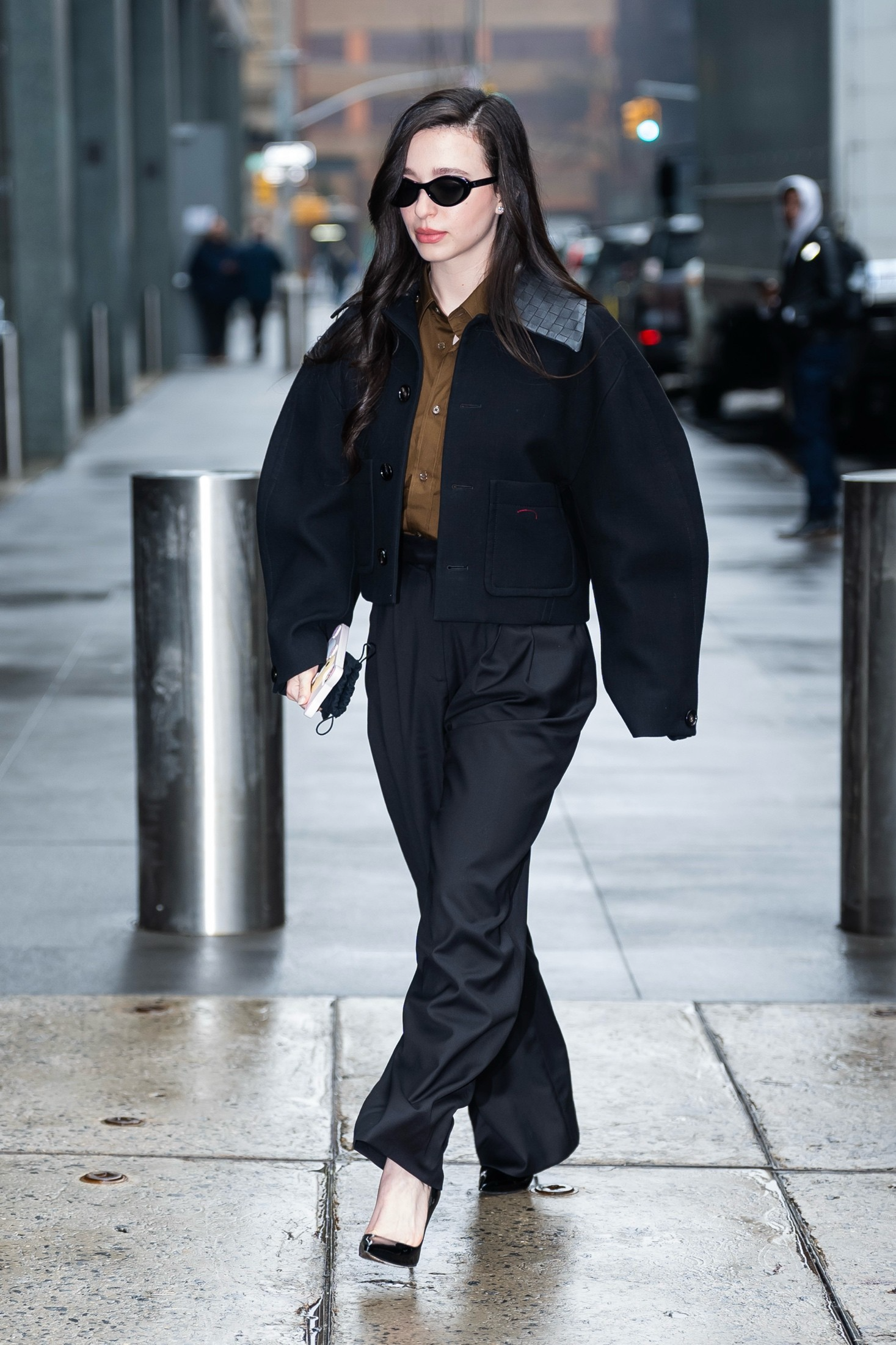 Mikey Madison spotted wearing Bottega Veneta in New York on February 13, 2025. (Photo: Courtesy of Bottega Veneta) Mikey Madison wears Bottega Veneta cotton cropped jacket, grain de poudre trousers, and black pumps in New York, February 13, 2025. (Photo: Courtesy of Bottega Veneta)